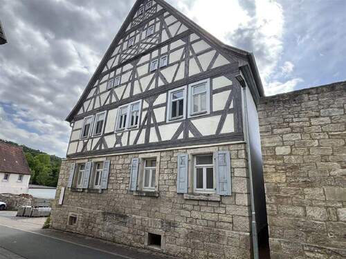 Bild2 - 7 Zimmer Mehrfamilienhaus, Wohnhaus zum Kaufen in Grünsfeld