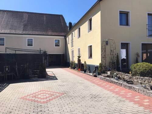 PHOTO-2026-04-21-14-18-28 - Einfamilienhaus mit 200,00 m&sup2; in Schmidmühlen zum Kaufen