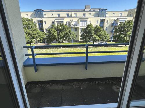 Balkon (Wohnzimmer) - Etagenwohnung mit 79,00 m² in Karlsruhe zum Kaufen