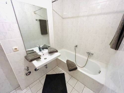 Ihr Badezimmer mit Wanne & Anschlüssen für Ihre Waschmaschine - 