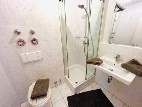 Ihr Badezimmer mit Dusche & WC - 