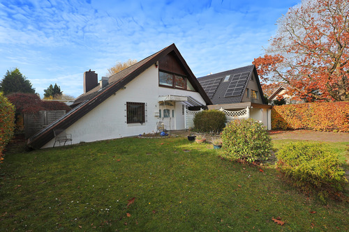 Hausansicht - Einfamilienhaus mit 160,00 m² in Norderstedt zum Kaufen