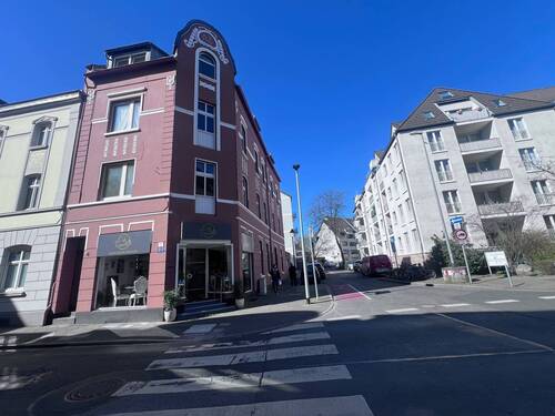 Seitenansicht - 1 Zimmer Mehrfamilienhaus, Wohnhaus zum Kaufen in Düsseldorf