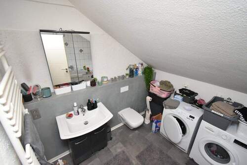 Badezimmer der Dachgeschosswohnung - 