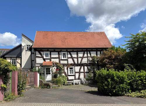 Separates & vermietetes Wohnhaus - 