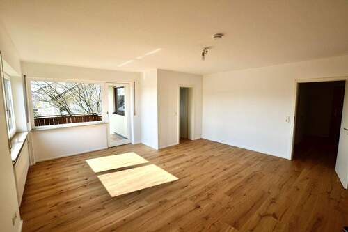 Wohnzimmer - 2 Zimmer Etagenwohnung zur Miete in Würzburg