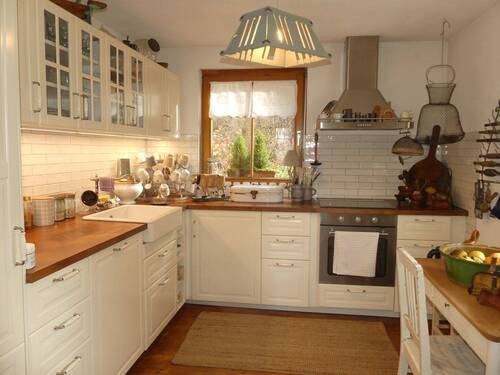 Küche mit Einbauküche - 