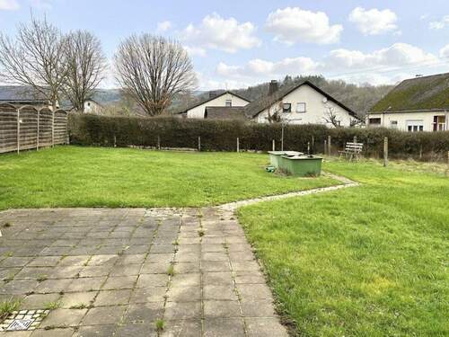 Terrasse und Garten - 6 Zimmer Einfamilienhaus in Bengel