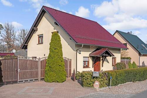 Außenansicht - Ein Zuhause, das man nicht mehr verlassen möchte - Pool, Gartenidylle und ganz viel Raum für Leben