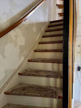 Stabile Holztreppe zum 1.OG - 