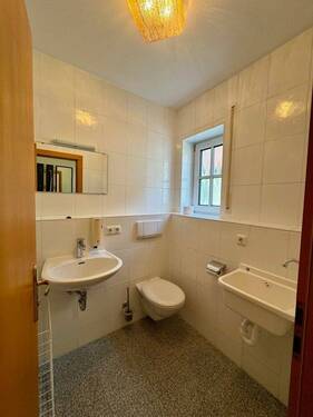 16 Gäste WC Wohnung 2 - 