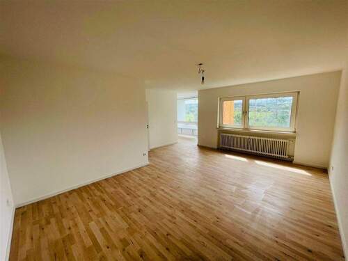 Lichtdurchflutetes Wohnzimmer - 