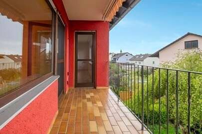 Balkon DG.jpg - Mehrfamilienhaus, Wohnhaus mit 234,00 m&sup2; in Kleinrinderfeld zum Kaufen