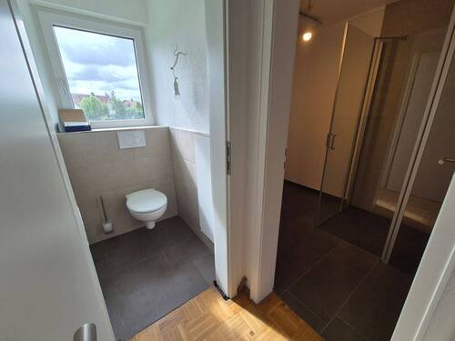 Badezimmer und Toilette separat - 