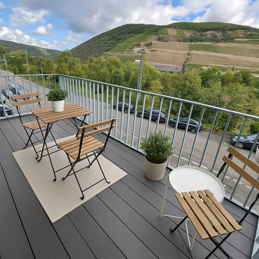 Balkon beispielhaft möbliert - 