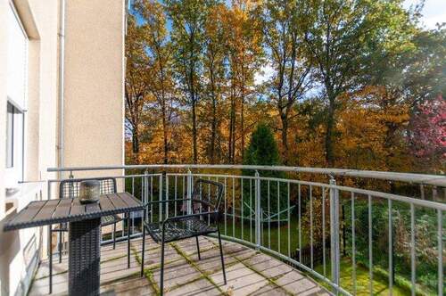 Südbalkon mit Blick ins Grüne - 