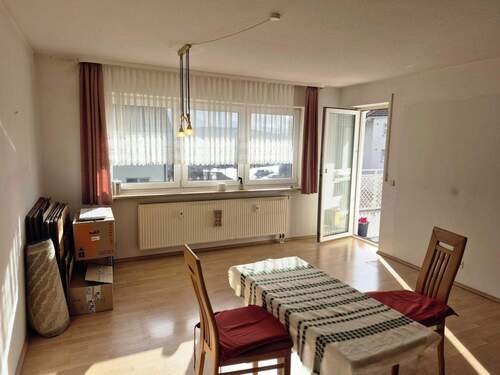 Wohnzimmer Austritt Balkon - Etagenwohnung mit 87,00 m&sup2; in Hildburghausen zum Kaufen