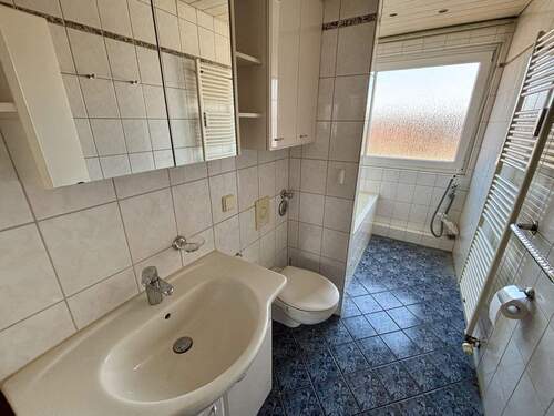 Wannenbad mit Fenster - 