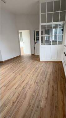 Wohnzimmer - 7 Zimmer Etagenwohnung in Pforzheim