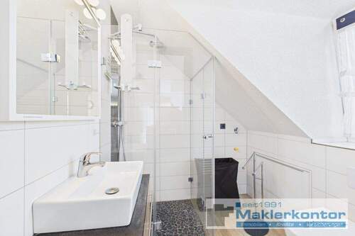 Badezimmer 1. OG rechts - 