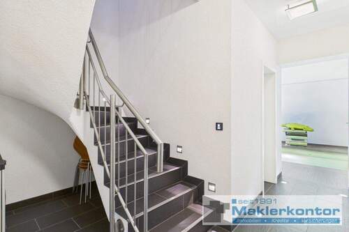 Dielenbereich mit Zugang zum 1. OG und Schwimmbad - 