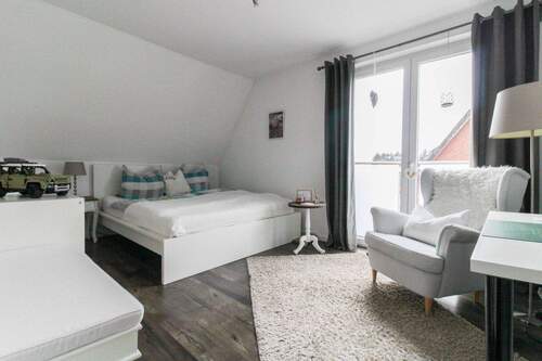 Schlafzimmer I DG - Top modernisiert in Laggenbeck: Doppelhaushälfte mit Wintergarten, Sauna & großer Doppelgarage