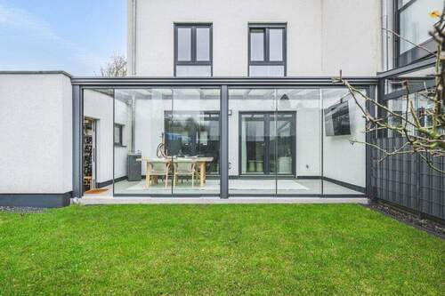 Garten mit Wintergarten - 