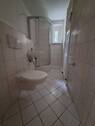 Bad mit Fenster und Dusche - 2 Zimmer Etagenwohnung in Bautzen