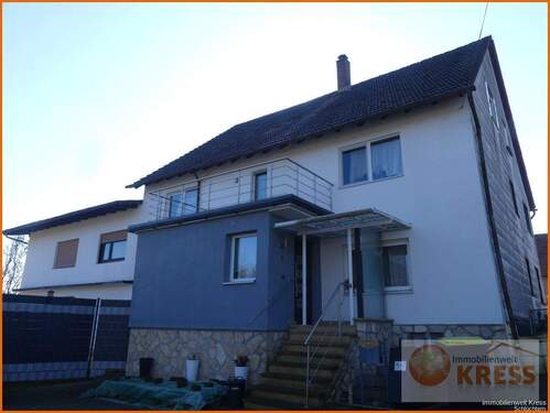 Bild 1 - Mach mich fertig! Wohnhaus am Orstrand von Steinau-Neustall m. Garage, kleiner Hoffläche u. Terrasse