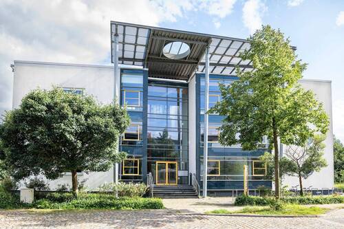 Bürogebäude_Louis_Leitz_Straße_044.jpg - Helles Büro mit Konferzraum Nutzung