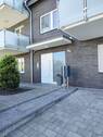 S-1330-Hauseingang - Sehr attraktive Wohnung mit EBK und Terrasse!