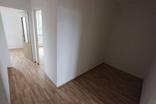 Flur - Etagenwohnung mit 82,30 m&sup2; in Gera zur Miete