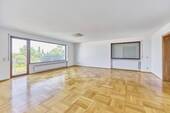 Wohnzimmer - Mehrfamilienhaus, Wohnhaus mit 380,00 m² in Weisenheim am Berg zum Kaufen