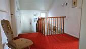 Flur mit Treppe oben - 