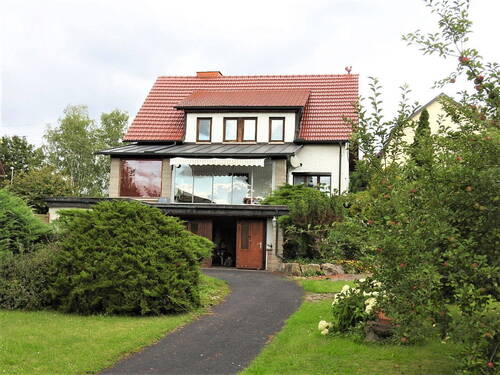 Haus mit Einfahrt - Einfamilienhaus mit großem Garten in Heldburg