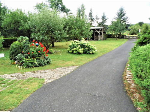 Einfahrt mit Garten - 7 Zimmer Einfamilienhaus zum Kaufen in Heldburg