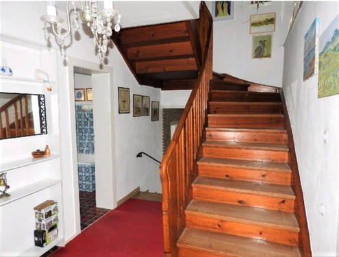 Diele mit Holztreppe - 