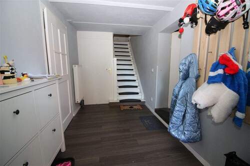 Eingangsbereich - 7 Zimmer Doppelhaushälfte zum Kaufen in Mühlacker