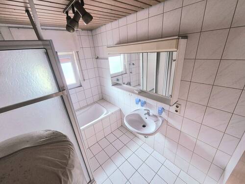 Bad Wohnung 1.jpeg - 7 Zimmer Einfamilienhaus zum Kaufen in Gaggenau