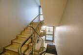Treppenhaus mit Lift - 