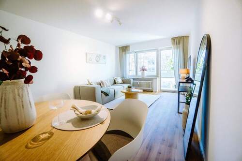 Wohn- und Esszimmer - 2 Zimmer Etagenwohnung zum Kaufen in Fürstenfeldbruck