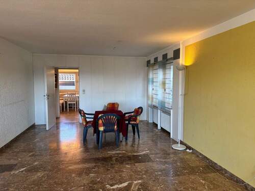 Essbereich mit Zugang zur Küche - 