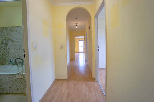 Heller Eingangsbereich mit angenehmer Weite - 3 Zimmer Etagenwohnung zum Kaufen in München-Milbertshofen-Am Hart