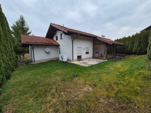 Hausansicht Garten .jpg - 6 Zimmer Einfamilienhaus zum Kaufen in Thurmansbang