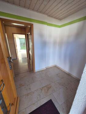 Eingang.jpg - 6 Zimmer Einfamilienhaus in Thurmansbang