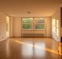 Schöne 4-Zimmer-Wohnung mit sonnigem Balkon und viel Raum zum Leben - München Bogenhausen