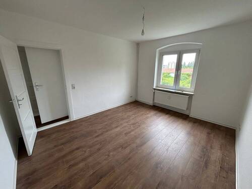 Wohnzimmer - Frisch sanierte 3-Zimmer-Wohnung in ruhiger Lage!