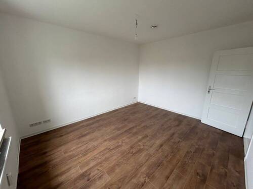 Wohnzimmer - 3 Zimmer Etagenwohnung zur Miete in Magdeburg
