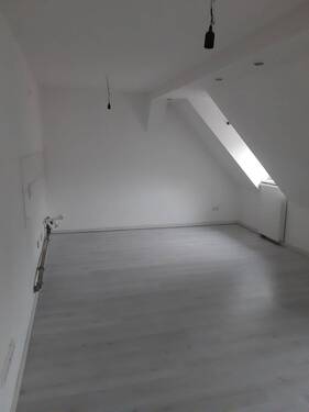 Küche mit Wohnzimmer - Sanierte Wohnung auf der Limmerstraße