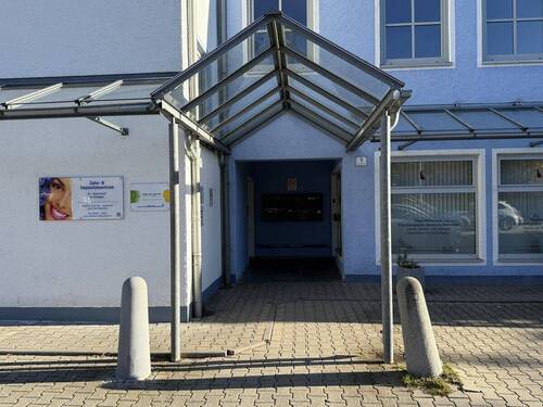 Eingang - 5 Zimmer Etagenwohnung zum Kaufen in Nittendorf